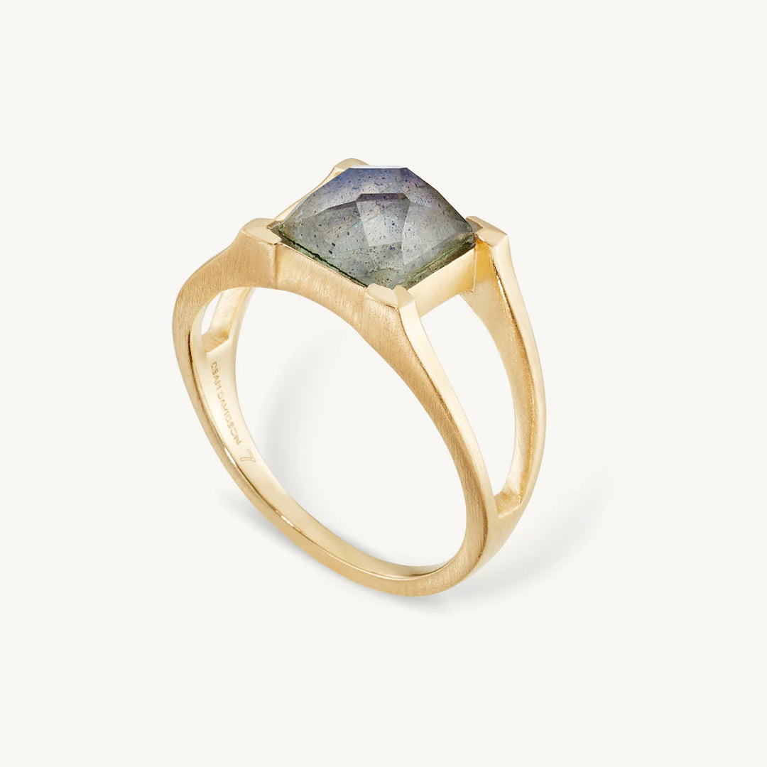 Petit Plaza Ring