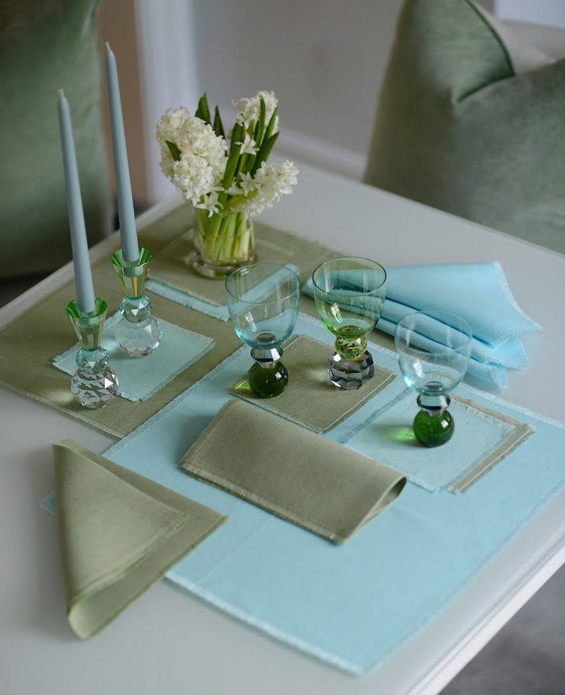 Frayed Edge Colored Napkins - 20" x 20"