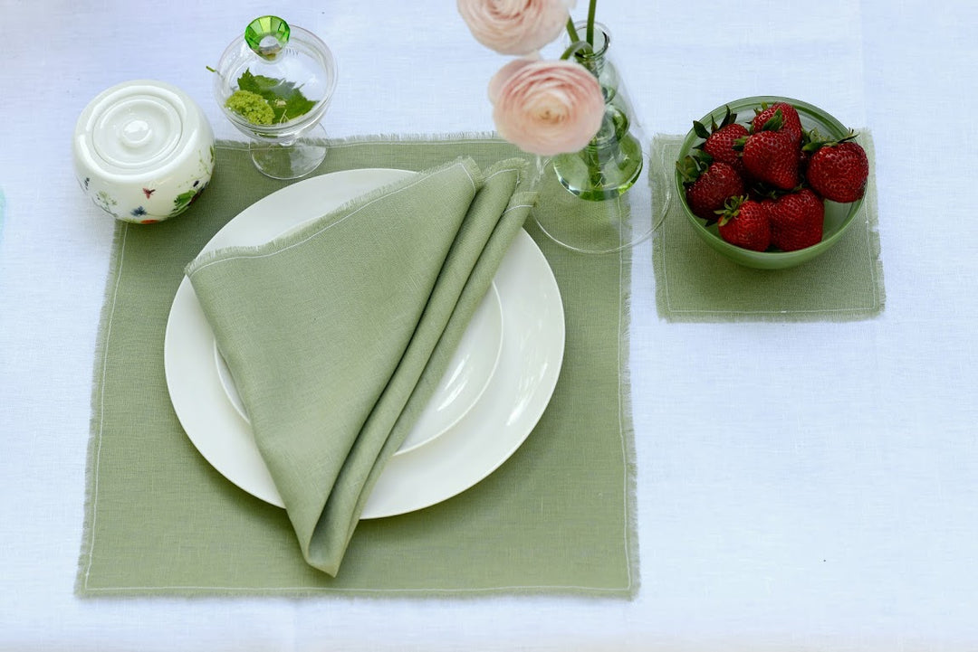 Frayed Edge Colored Napkins - 20" x 20"